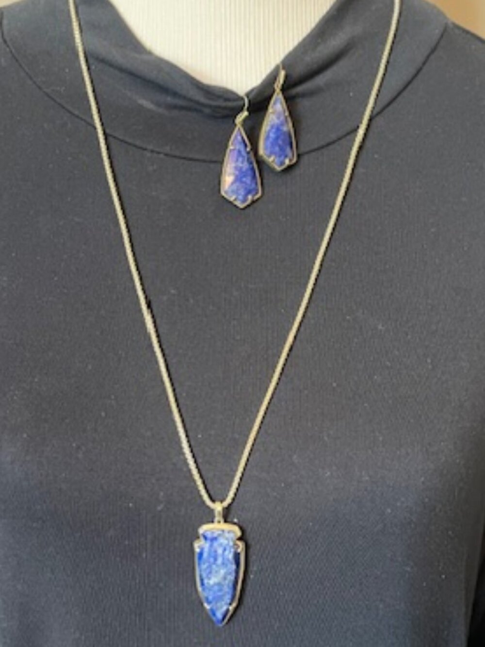 Kendra Scott pendant and earrrings set